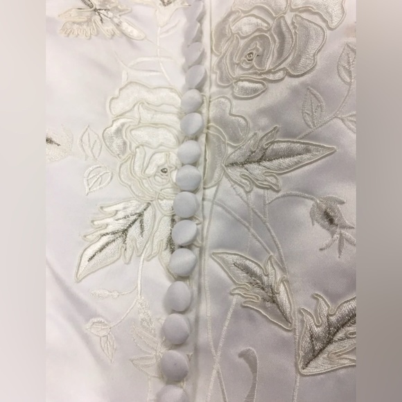 Wedding dress - Picture 5 of 6